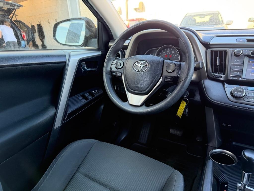 Toyota RAV4 AWD 4dr XLE (Natl) 2015