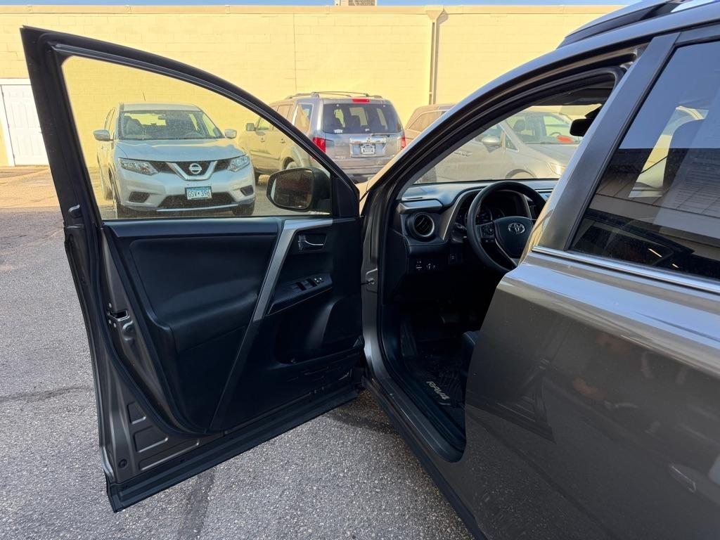 Toyota RAV4 AWD 4dr XLE (Natl) 2015