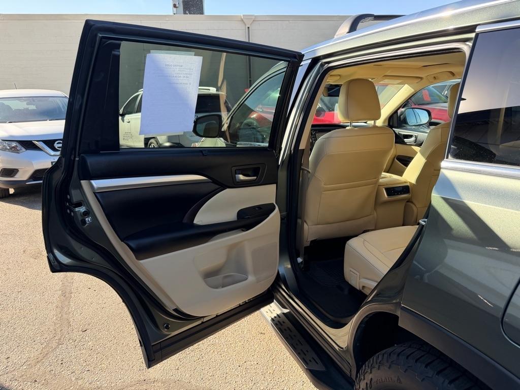 Toyota Highlander XLE V6 AWD (Natl) 2017