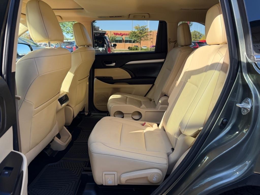Toyota Highlander XLE V6 AWD (Natl) 2017