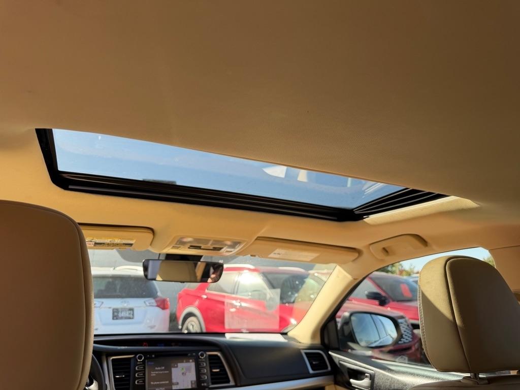 Toyota Highlander XLE V6 AWD (Natl) 2017