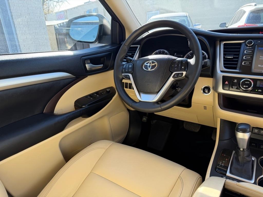 Toyota Highlander XLE V6 AWD (Natl) 2017
