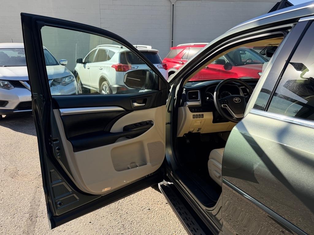 Toyota Highlander XLE V6 AWD (Natl) 2017