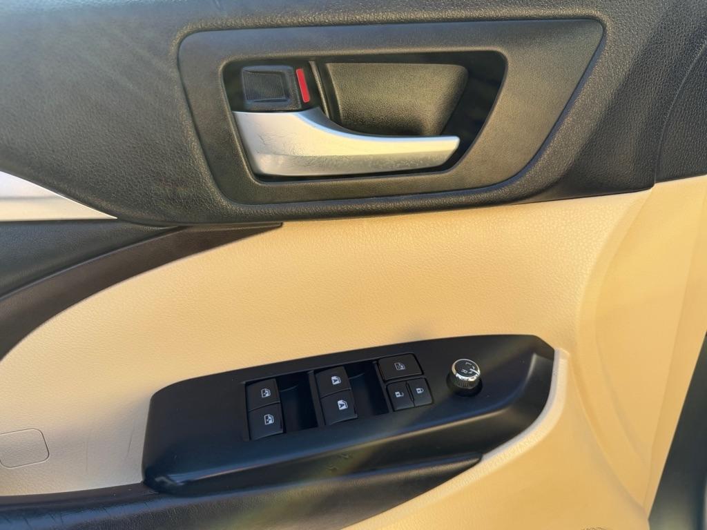 Toyota Highlander XLE V6 AWD (Natl) 2017