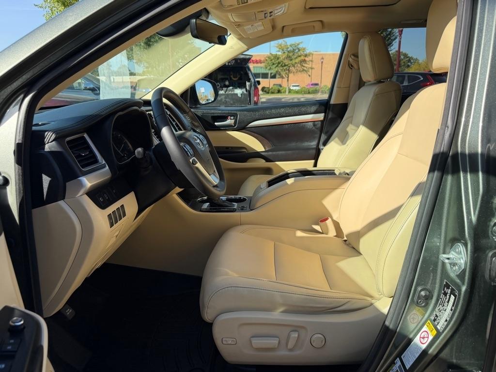Toyota Highlander XLE V6 AWD (Natl) 2017