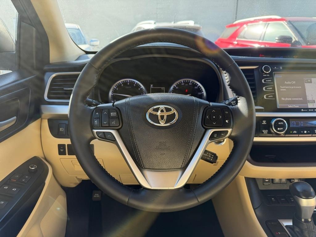 Toyota Highlander XLE V6 AWD (Natl) 2017