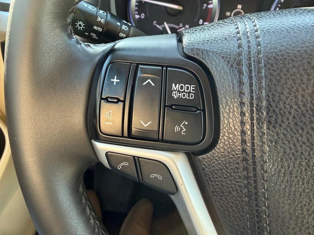 Toyota Highlander XLE V6 AWD (Natl) 2017