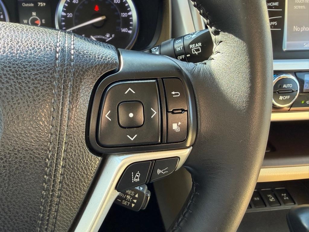 Toyota Highlander XLE V6 AWD (Natl) 2017