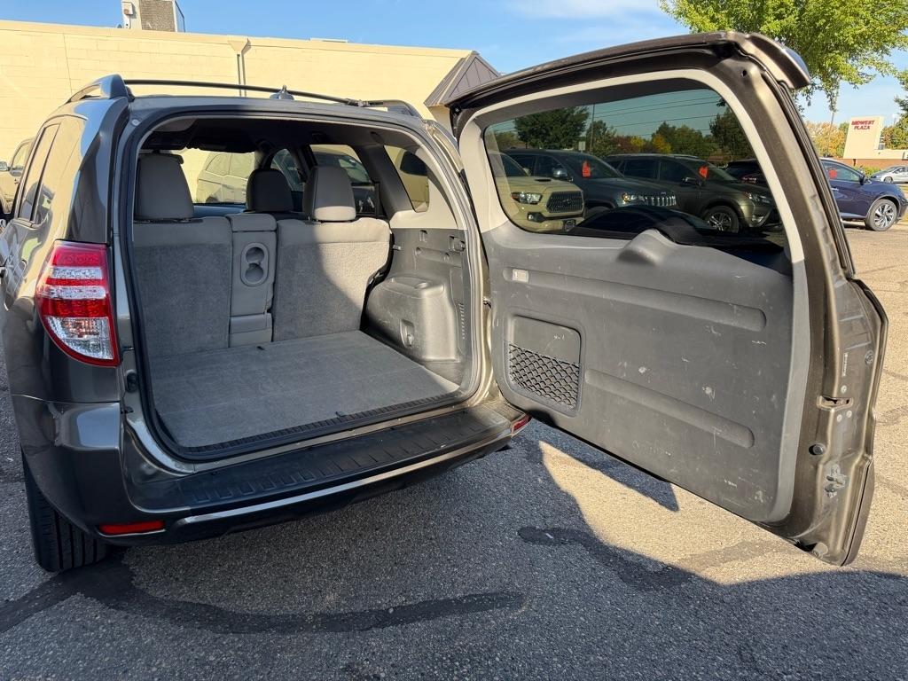 Toyota RAV4 FWD 4dr I4 (Natl) 2012
