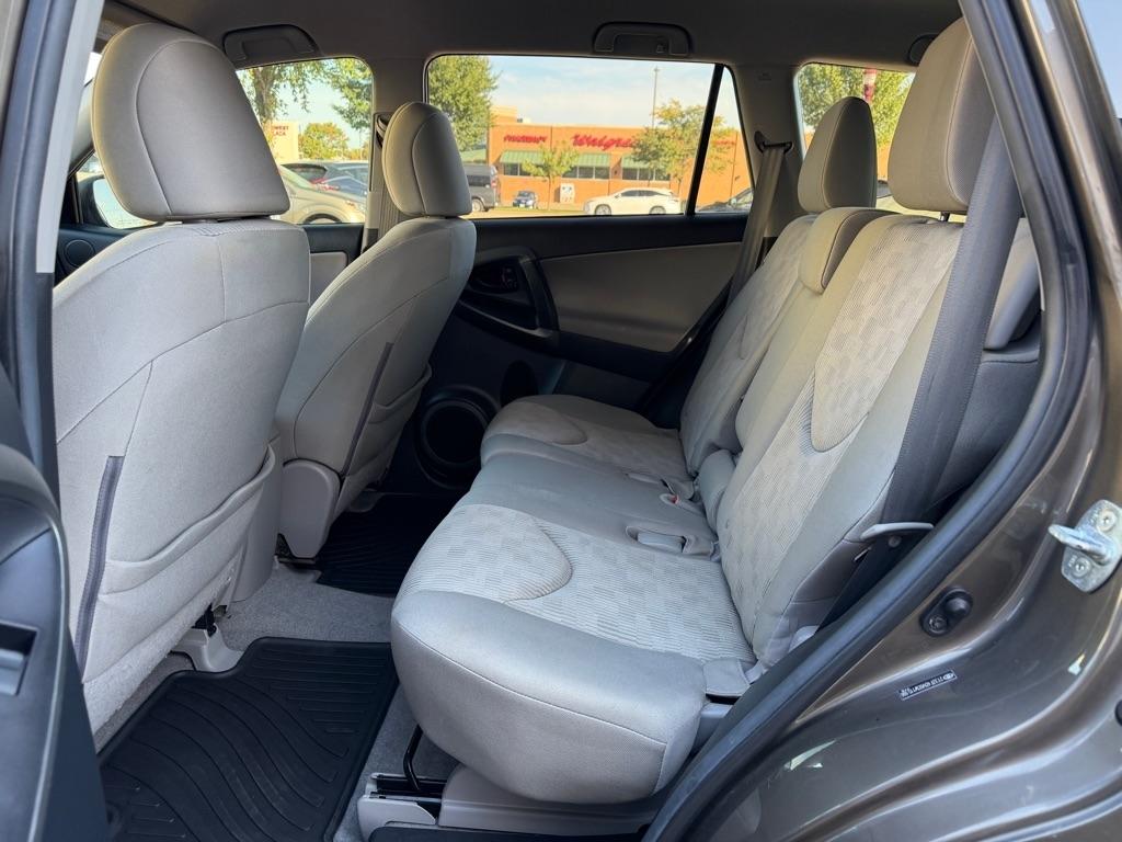 Toyota RAV4 FWD 4dr I4 (Natl) 2012