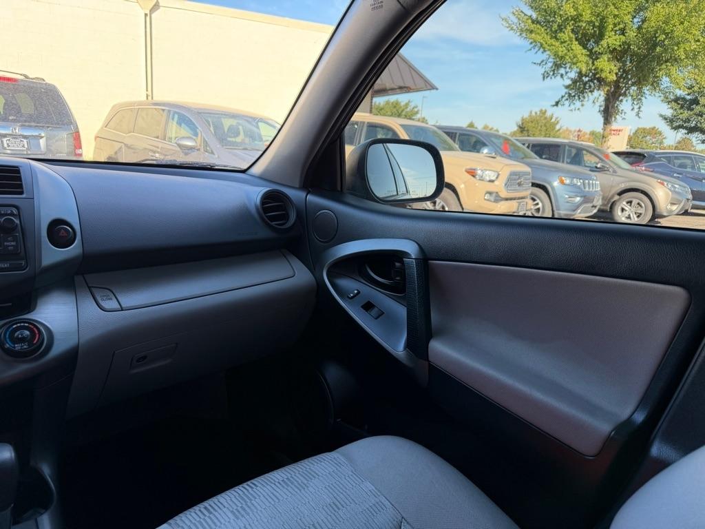 Toyota RAV4 FWD 4dr I4 (Natl) 2012