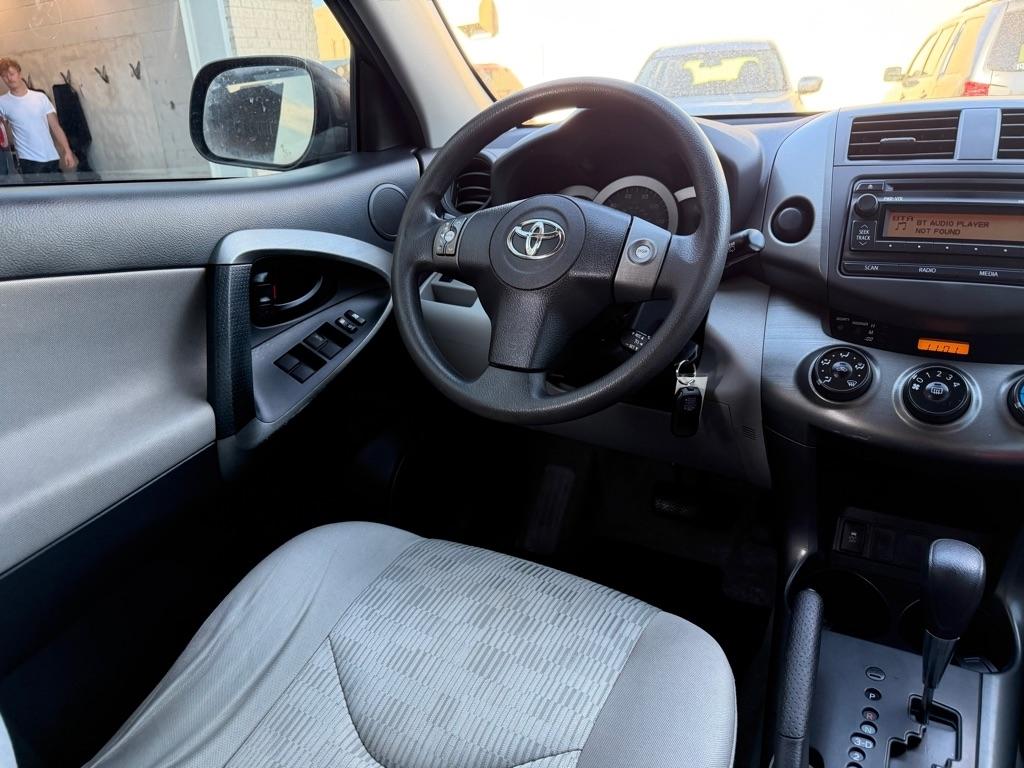 Toyota RAV4 FWD 4dr I4 (Natl) 2012