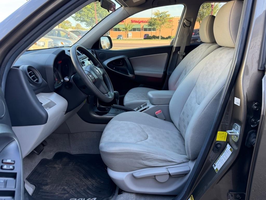Toyota RAV4 FWD 4dr I4 (Natl) 2012