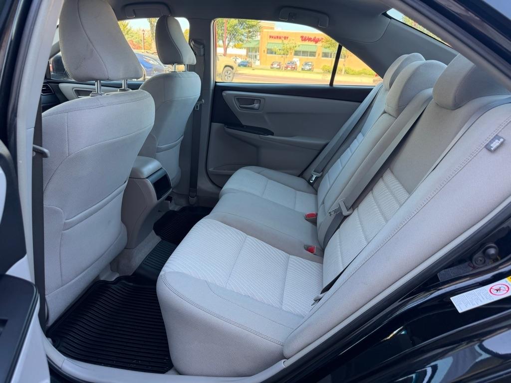 Toyota Camry XLE Auto (Natl) 2017