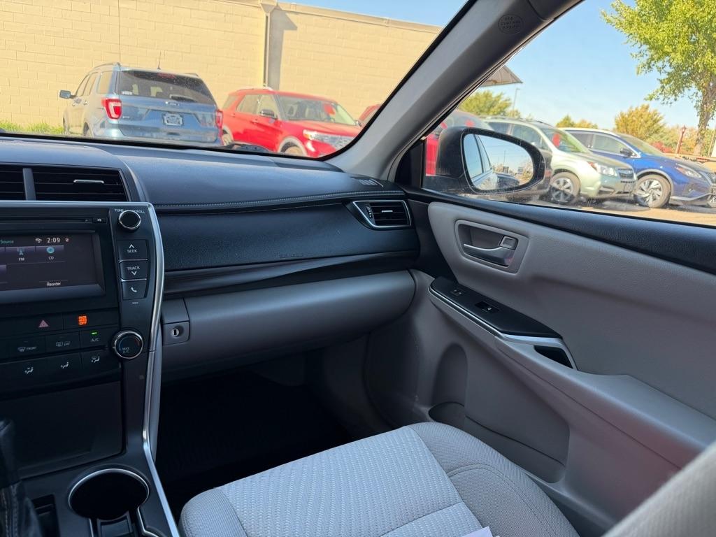 Toyota Camry XLE Auto (Natl) 2017