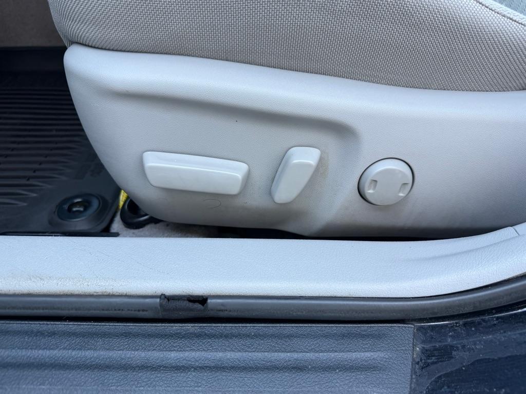 Toyota Camry XLE Auto (Natl) 2017
