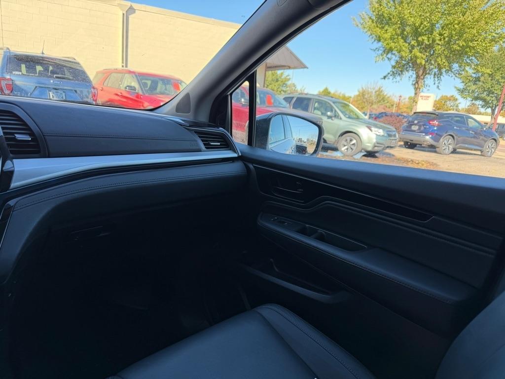 Honda Odyssey Touring Auto 2023