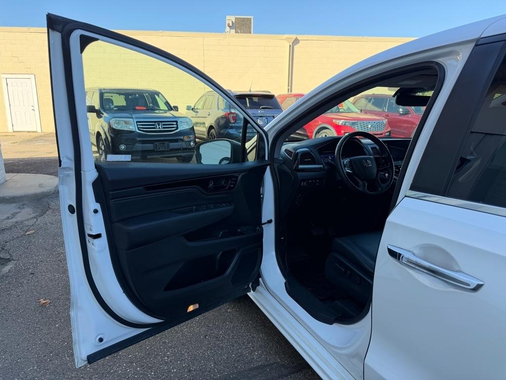 Honda Odyssey Touring Auto 2023