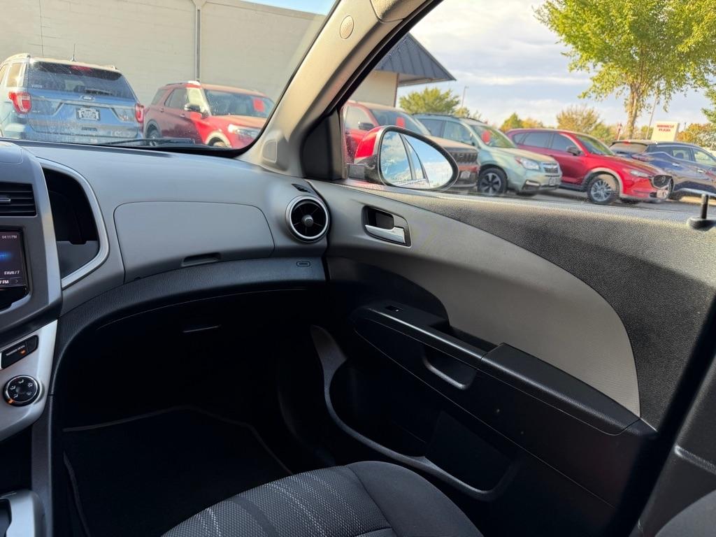 Chevrolet Sonic 5dr HB Auto LT 2015