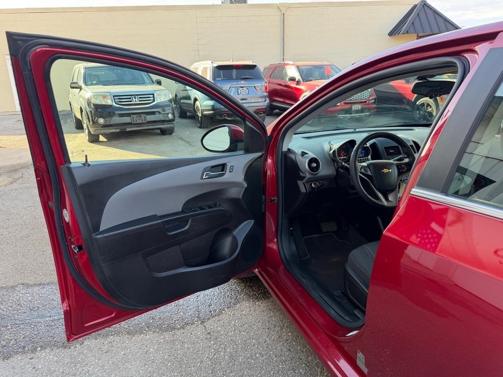 Chevrolet Sonic 5dr HB Auto LT 2015