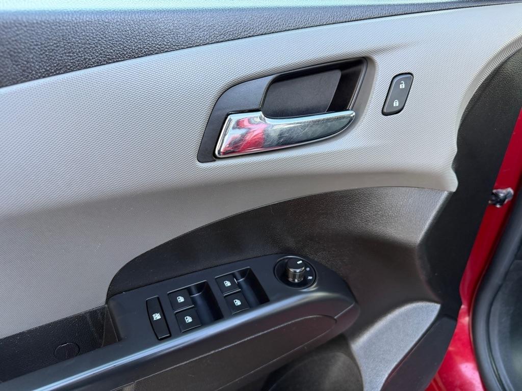 Chevrolet Sonic 5dr HB Auto LT 2015