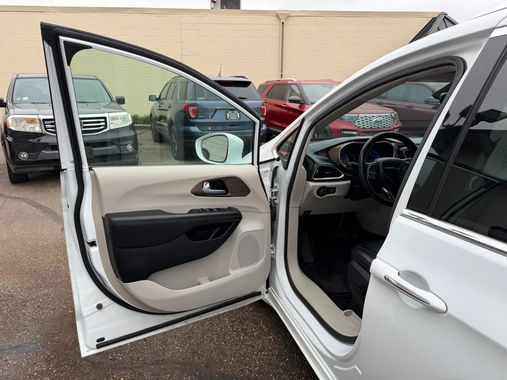 Chrysler Pacifica Touring L FWD 2018