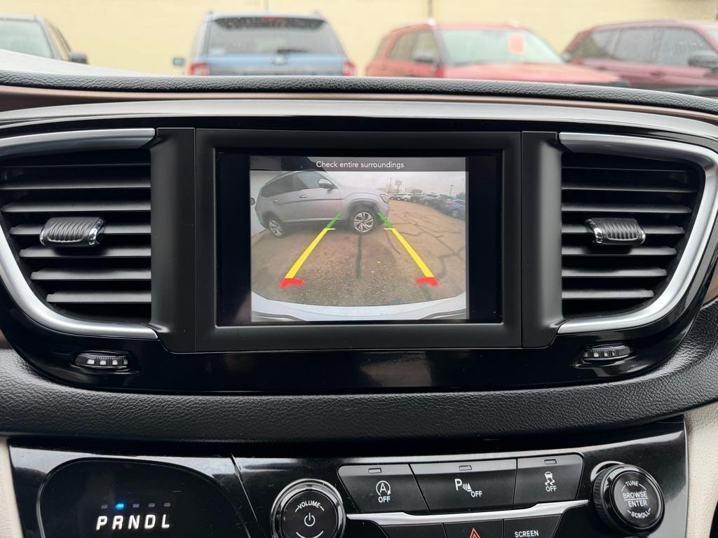 Chrysler Pacifica Touring L FWD 2018