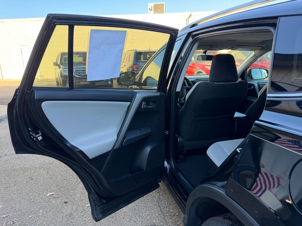 Toyota RAV4 AWD 4dr XLE (Natl) 2016