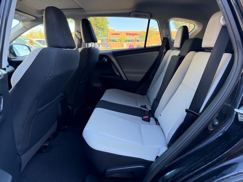 Toyota RAV4 AWD 4dr XLE (Natl) 2016