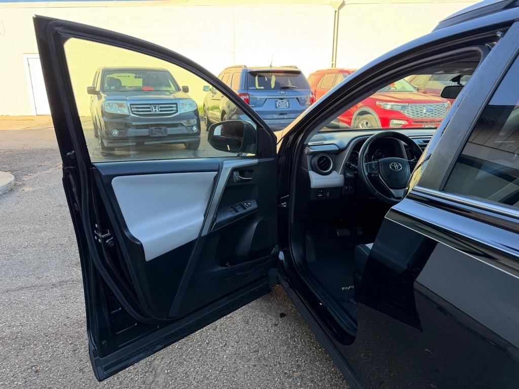 Toyota RAV4 AWD 4dr XLE (Natl) 2016