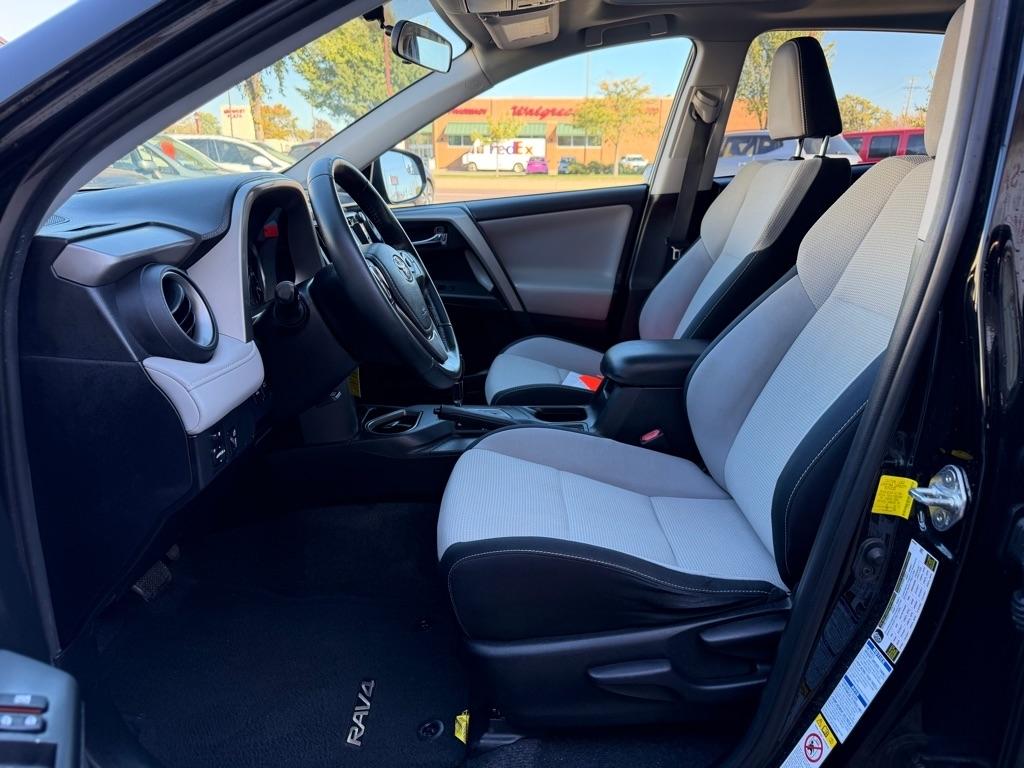 Toyota RAV4 AWD 4dr XLE (Natl) 2016