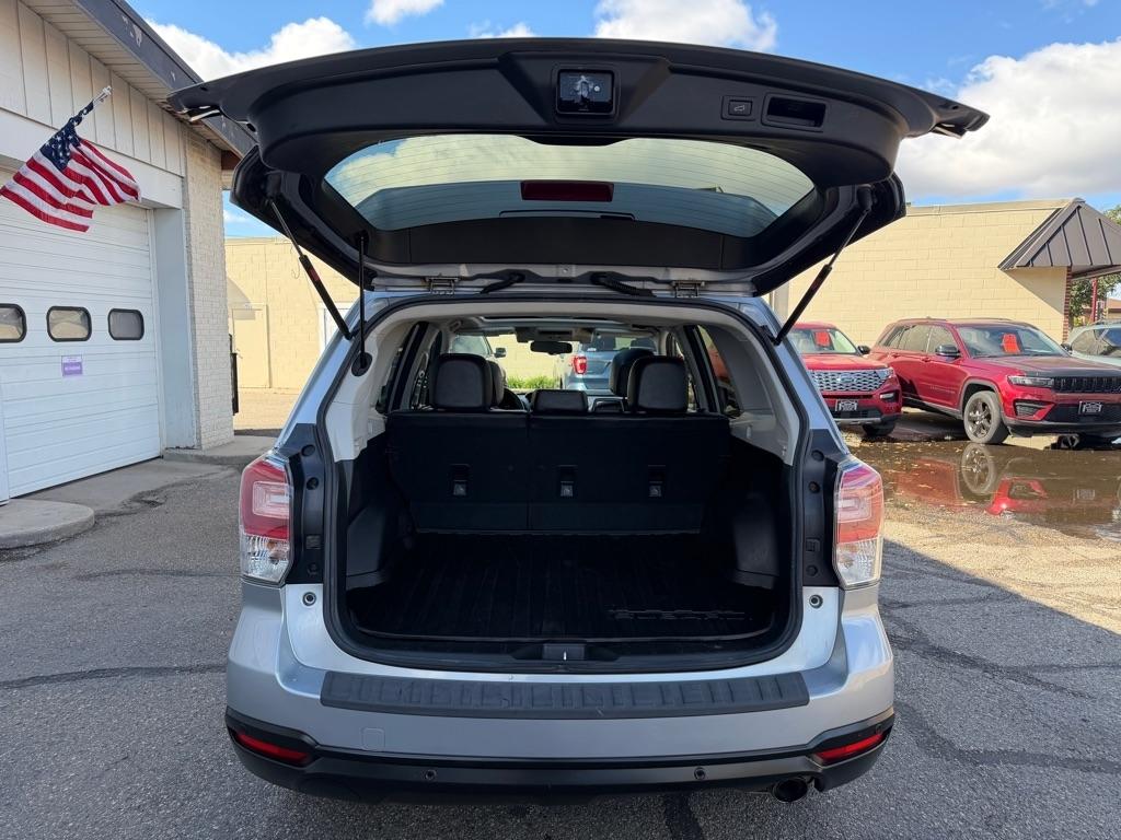 Subaru Forester 2.5i Limited CVT 2017