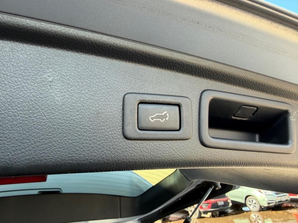 Subaru Forester 2.5i Limited CVT 2017