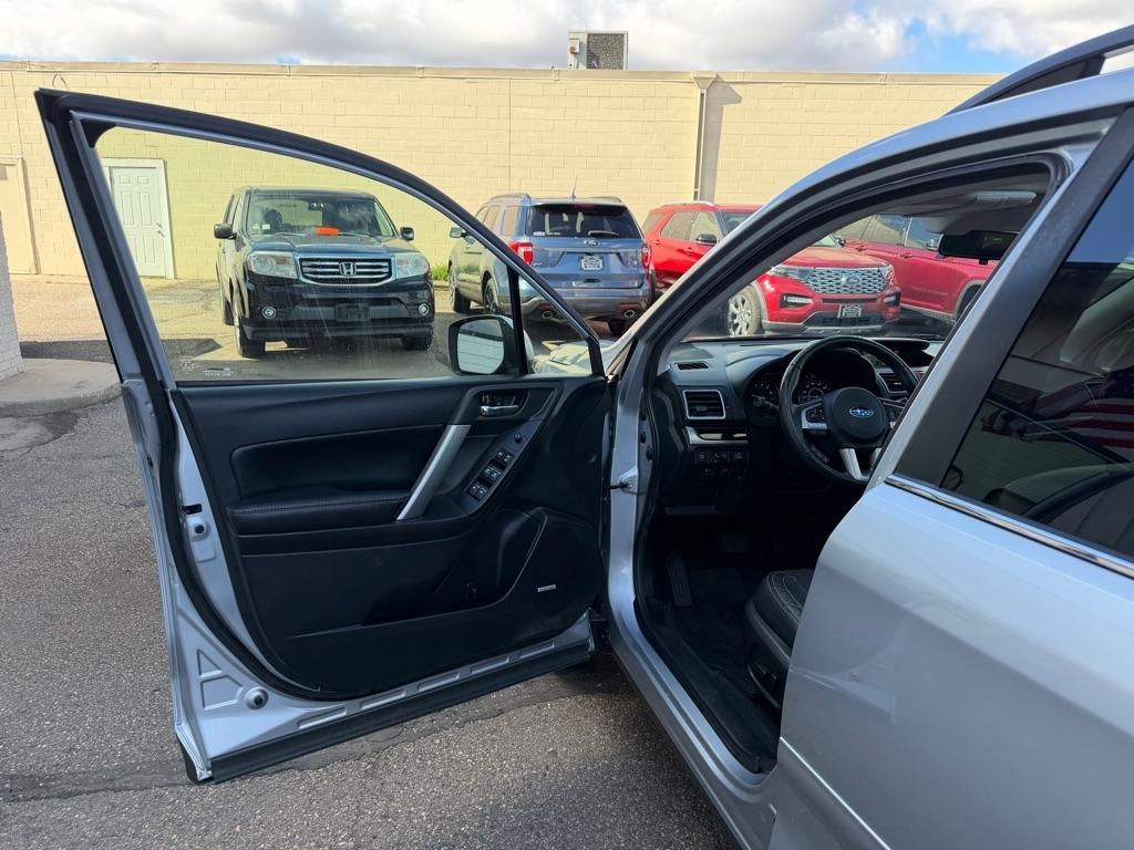 Subaru Forester 2.5i Limited CVT 2017