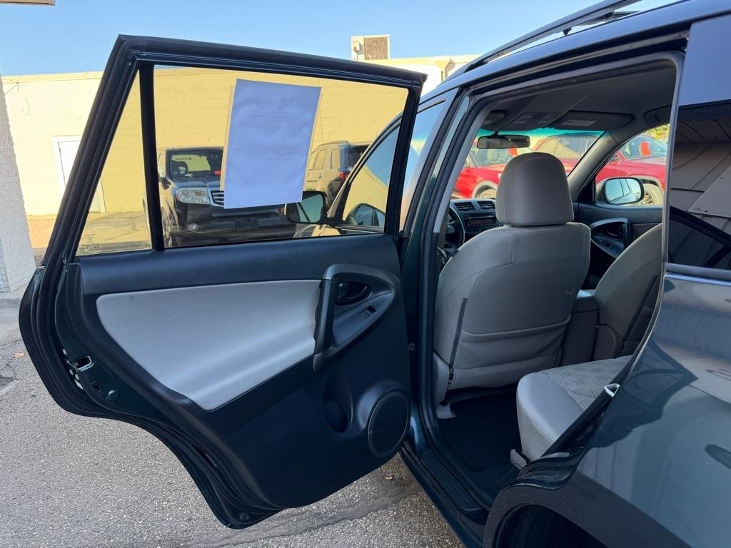 Toyota RAV4 4WD 4dr I4 (Natl) 2012