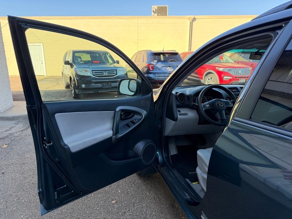 Toyota RAV4 4WD 4dr I4 (Natl) 2012