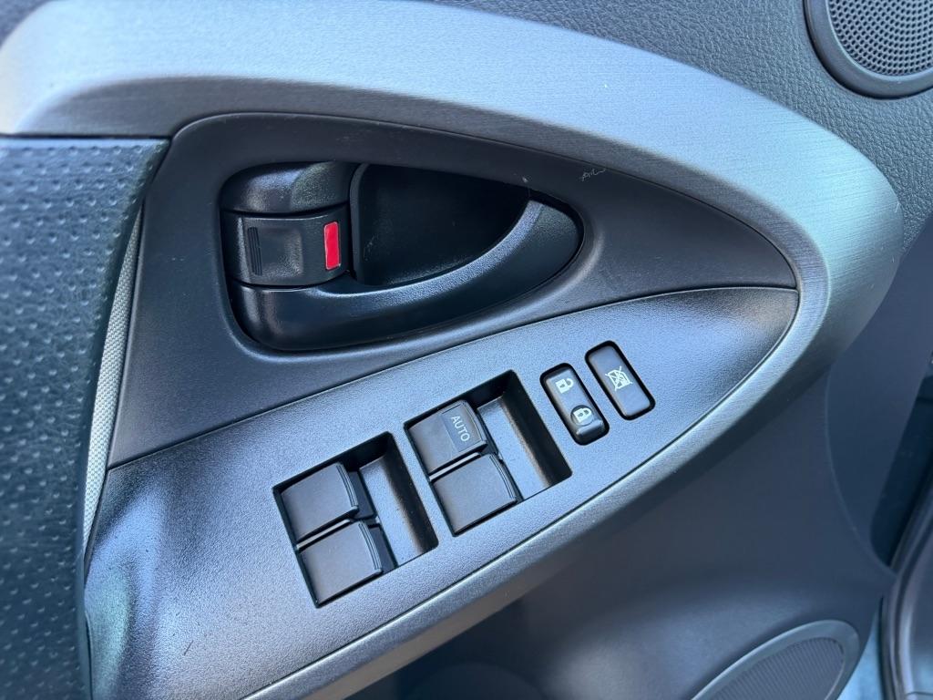 Toyota RAV4 4WD 4dr I4 (Natl) 2012