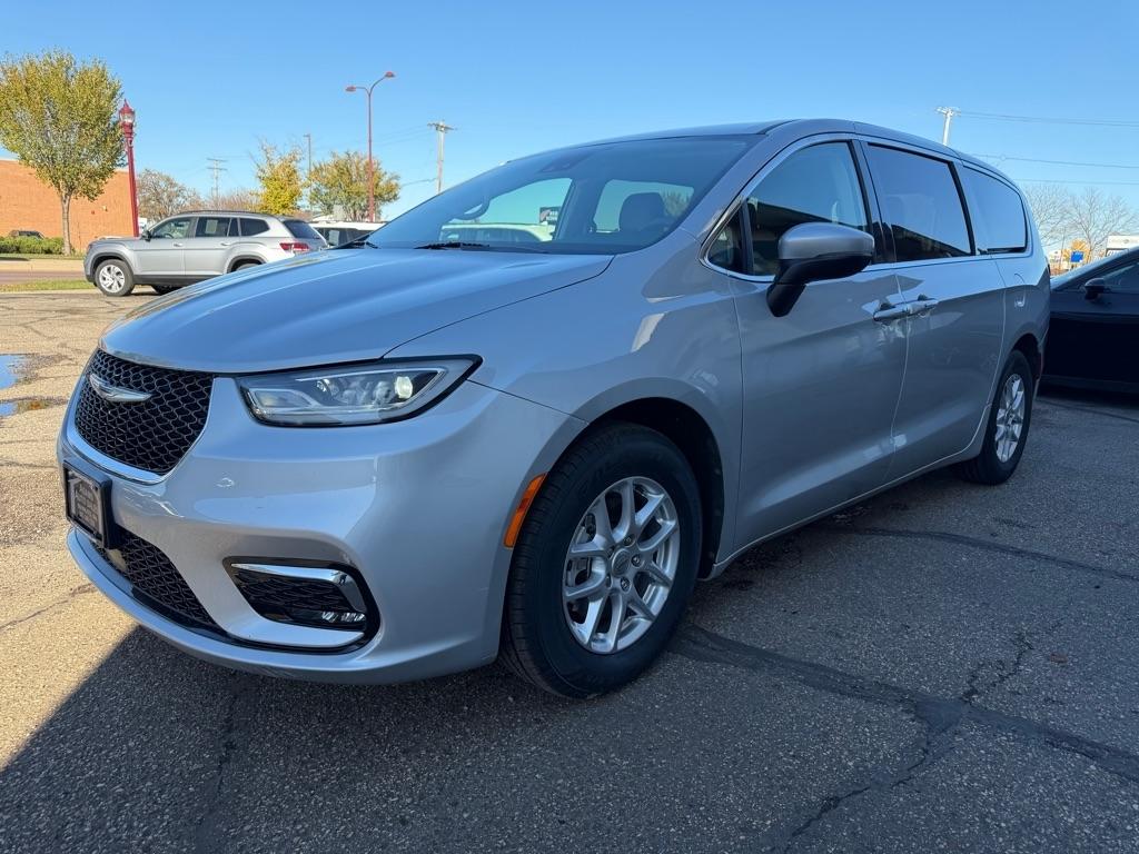 Chrysler Pacifica Touring L FWD 2023