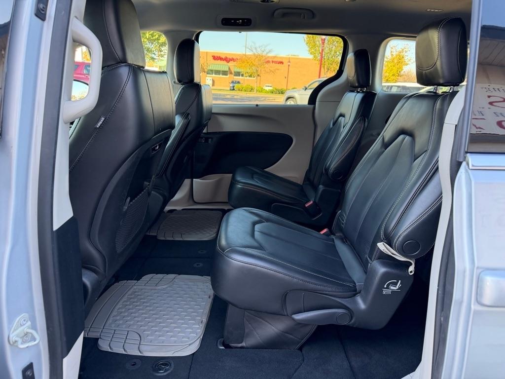 Chrysler Pacifica Touring L FWD 2023