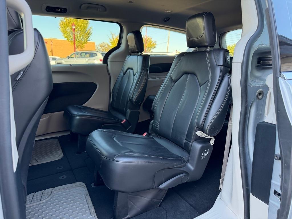 Chrysler Pacifica Touring L FWD 2023