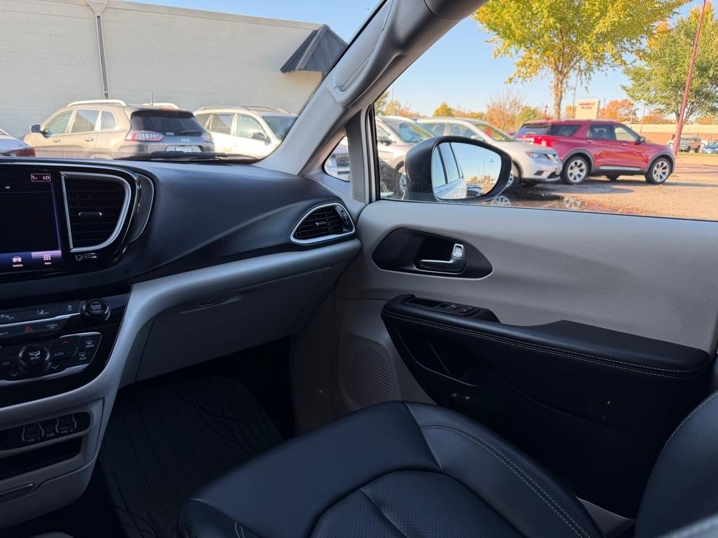 Chrysler Pacifica Touring L FWD 2023