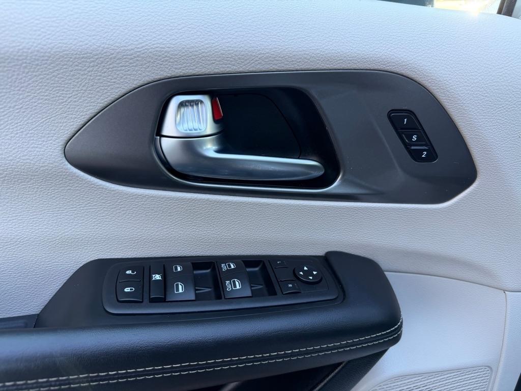 Chrysler Pacifica Touring L FWD 2023