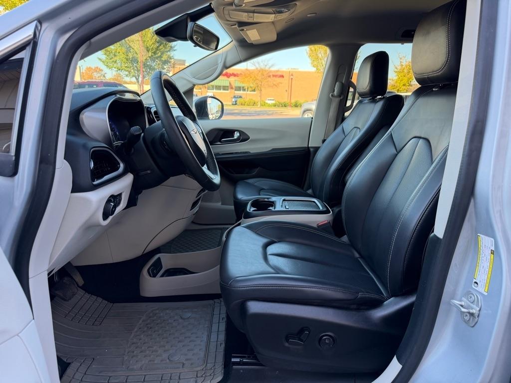 Chrysler Pacifica Touring L FWD 2023