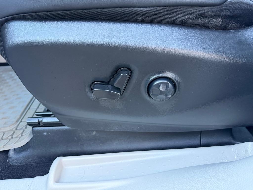 Chrysler Pacifica Touring L FWD 2023