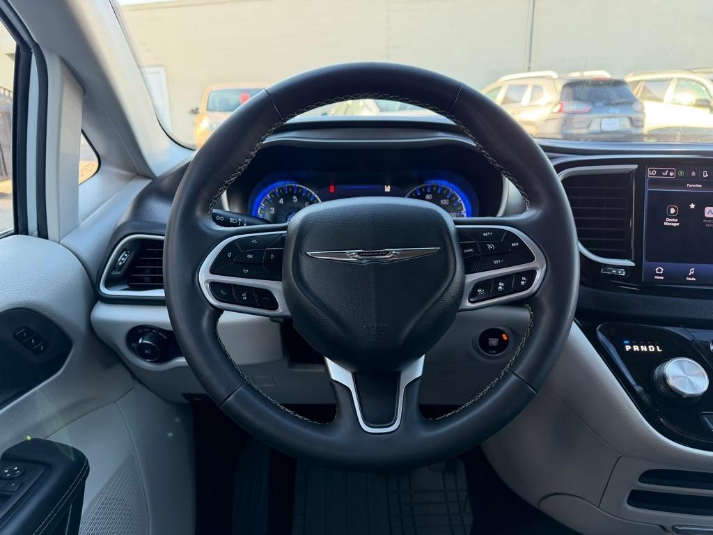 Chrysler Pacifica Touring L FWD 2023