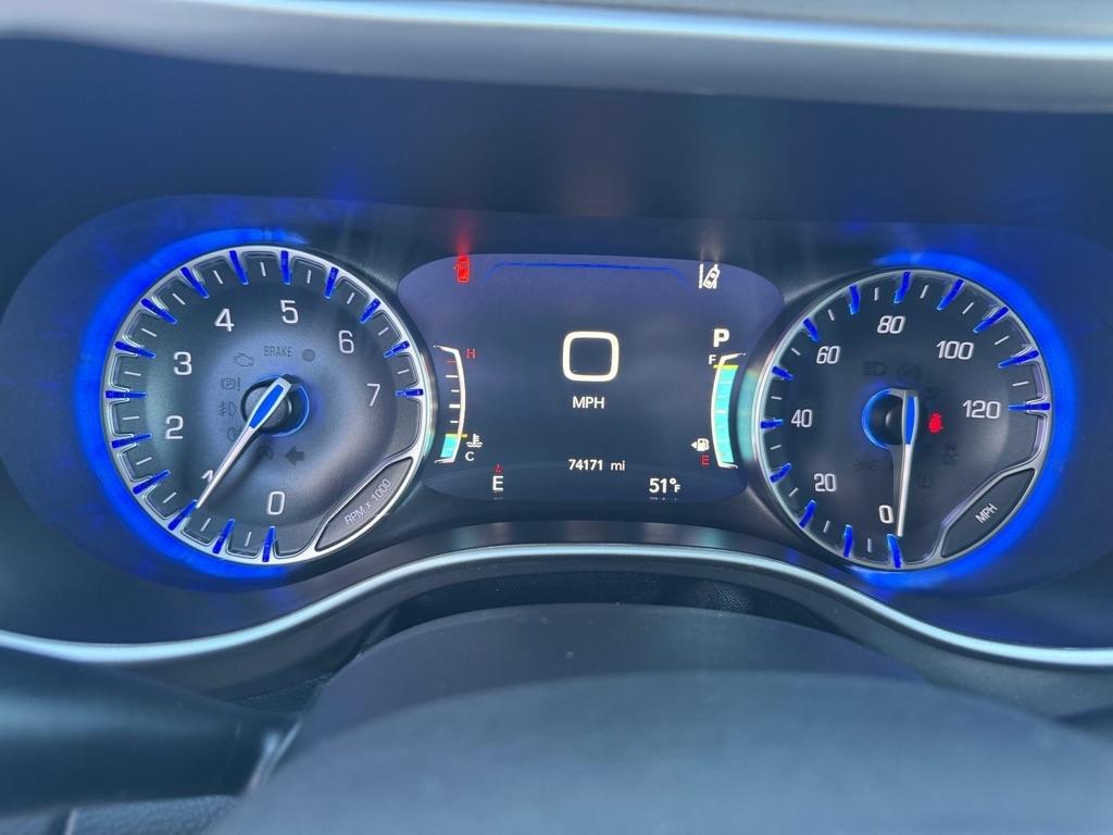 Chrysler Pacifica Touring L FWD 2023