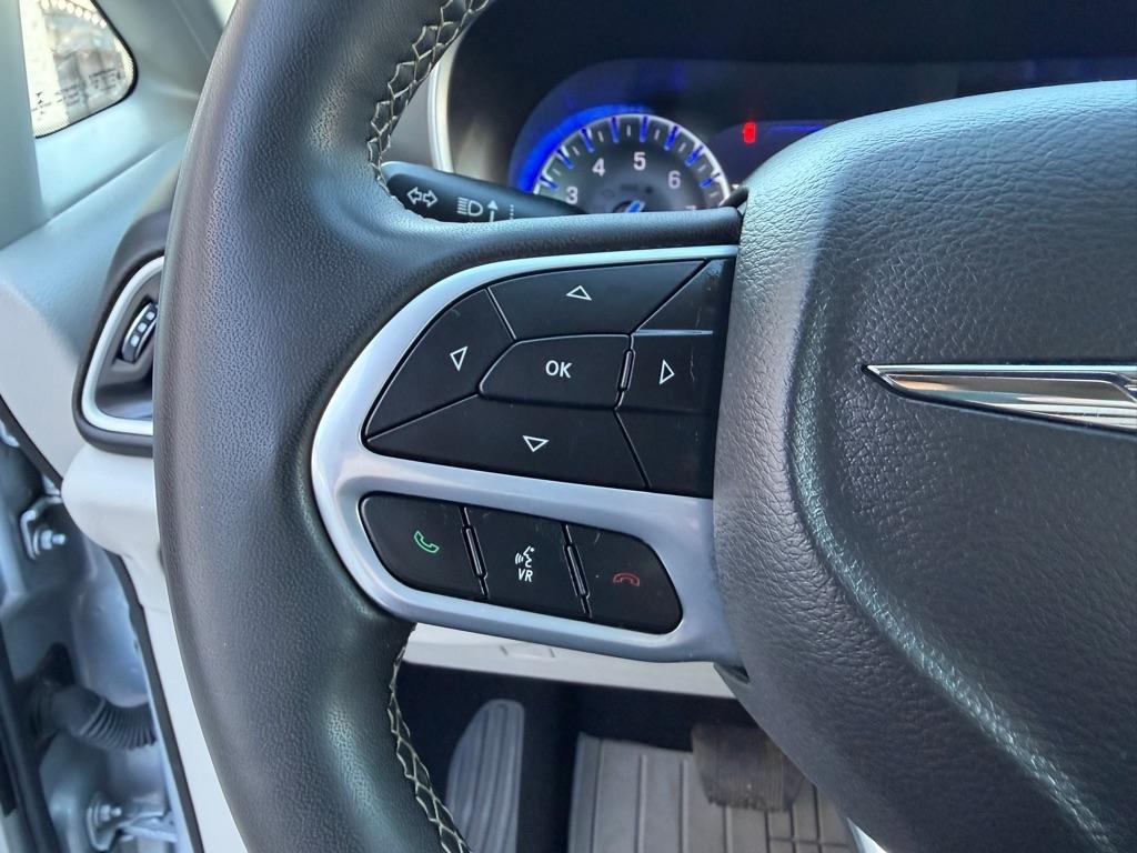 Chrysler Pacifica Touring L FWD 2023