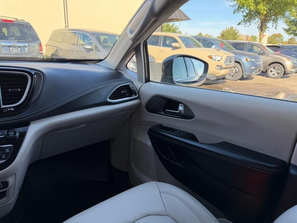 Chrysler Pacifica Touring L AWD 2021