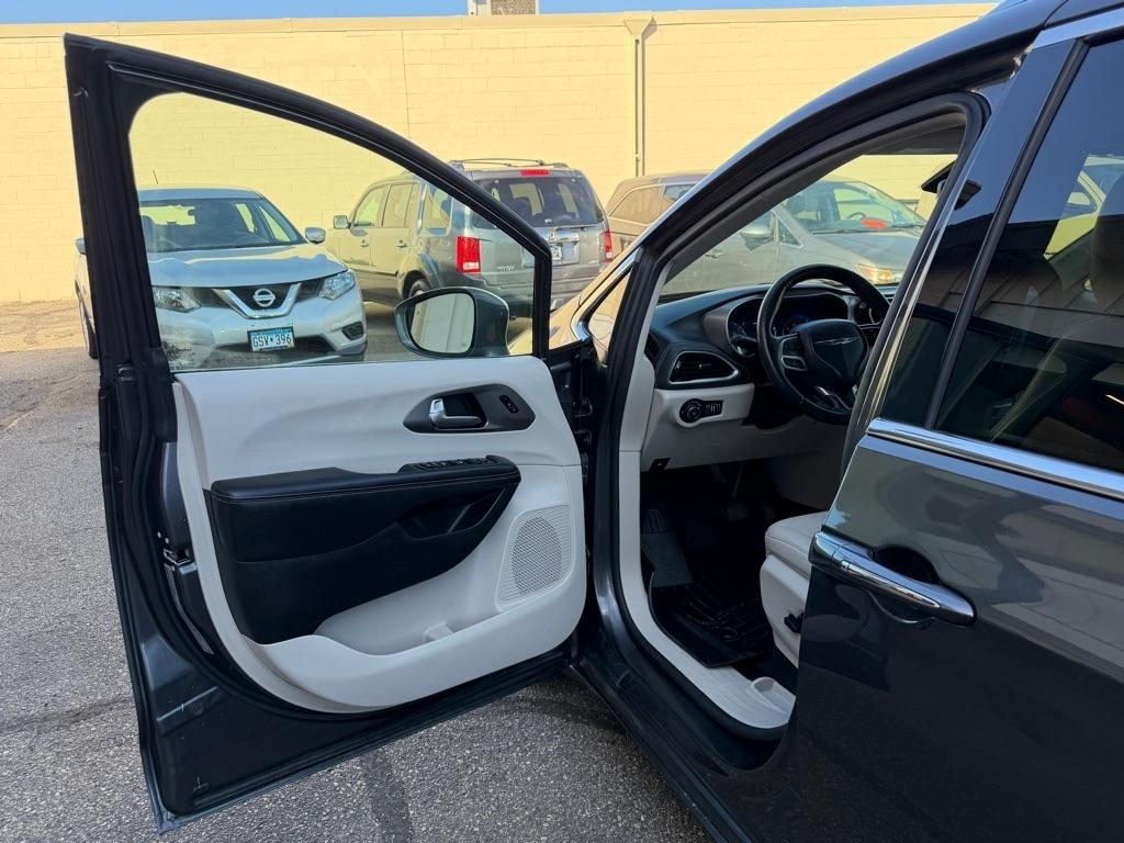 Chrysler Pacifica Touring L AWD 2021