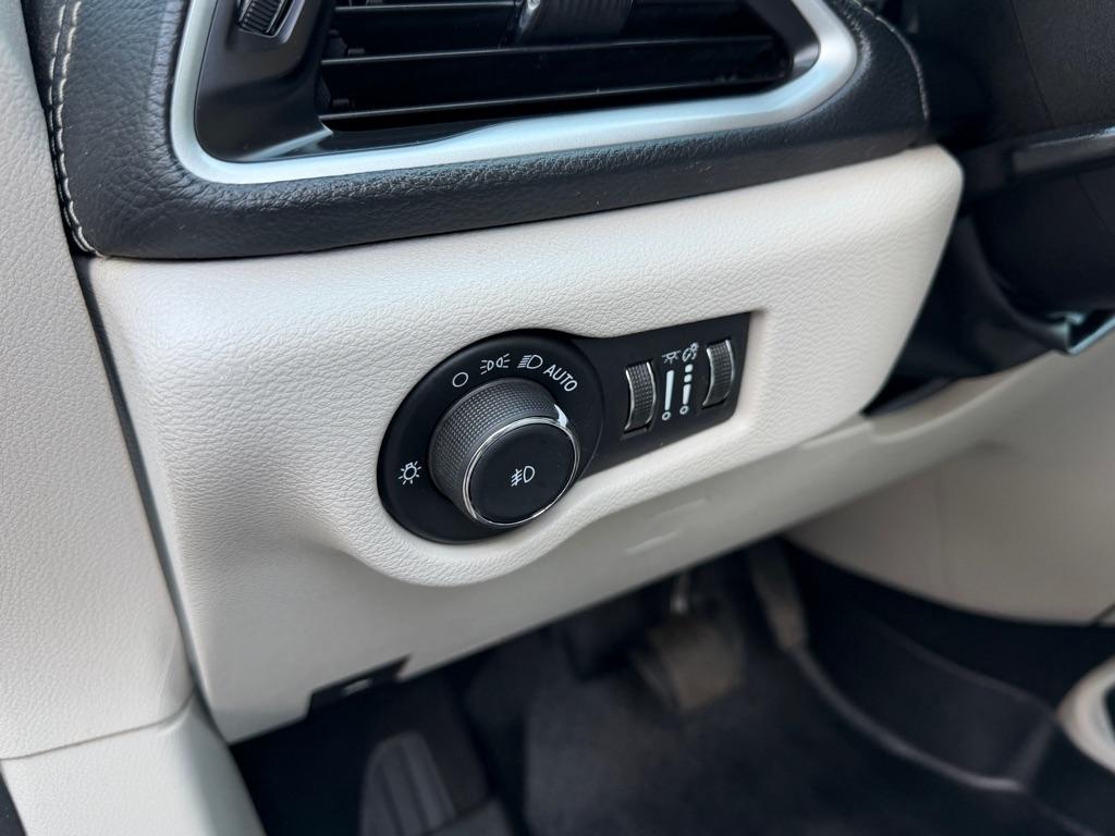Chrysler Pacifica Touring L AWD 2021